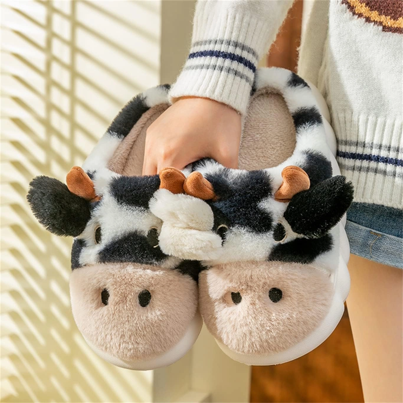 Adult Cotton Slippers Cow Slippers Women's Warm Plush Slippers Animal Slippers Men's Indoor Home and Outdoor Shoes for Winter Warmth