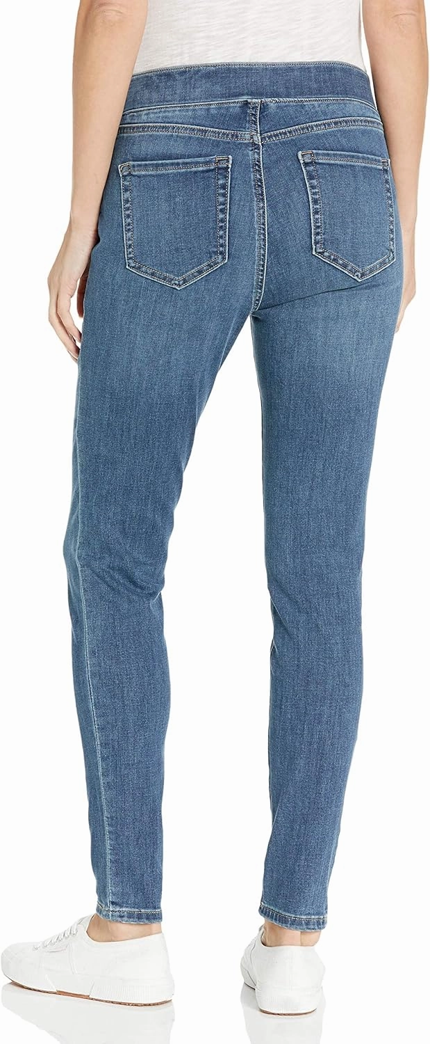 Amazon Essentials Women's Mid-Rise Stretch Pull-On Jegging (Available in Plus Size)