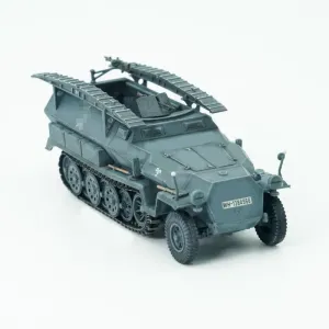 FloZ Hanomag Sd.Kfz.251 Schutzenpanzerwagen German Army Operation Barbarossa 1941 1/72 Tank Pre-Built Model