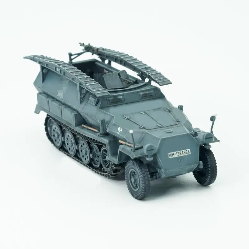 FloZ Hanomag Sd.Kfz.251 Schutzenpanzerwagen German Army Operation Barbarossa 1941 1/72 Tank Pre-Built Model