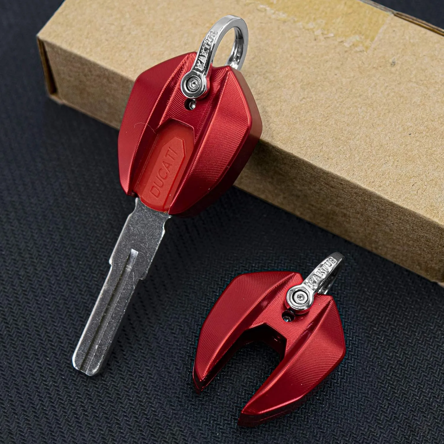 Key cover compatible with Monster 695/696/795/796/1100,Streetfighter,Diavel XDiavel MTS1200,899 1199 1299 Panigale V2 ignition key holder