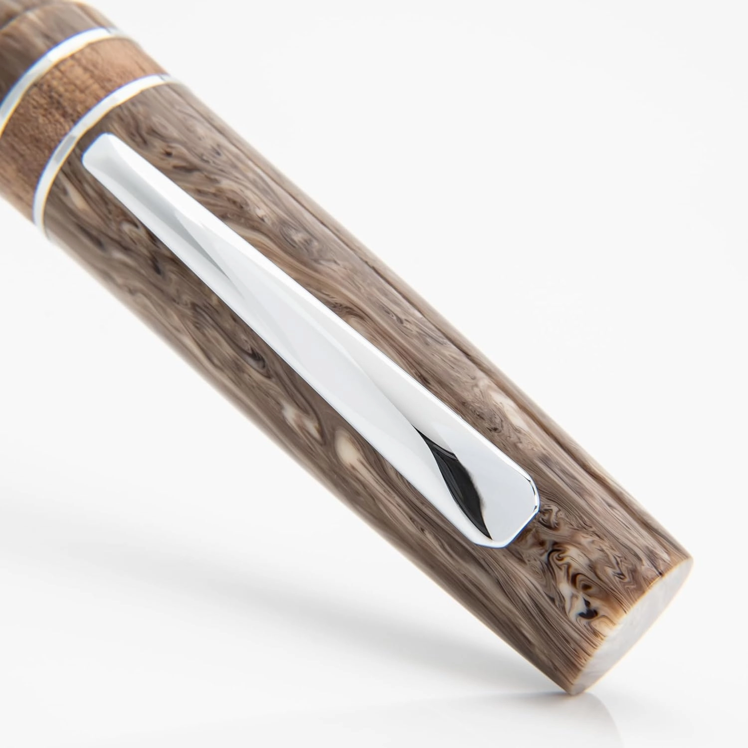 Monteverde Avenue of the Baobabs Fountain Pen (beige swirl) - M