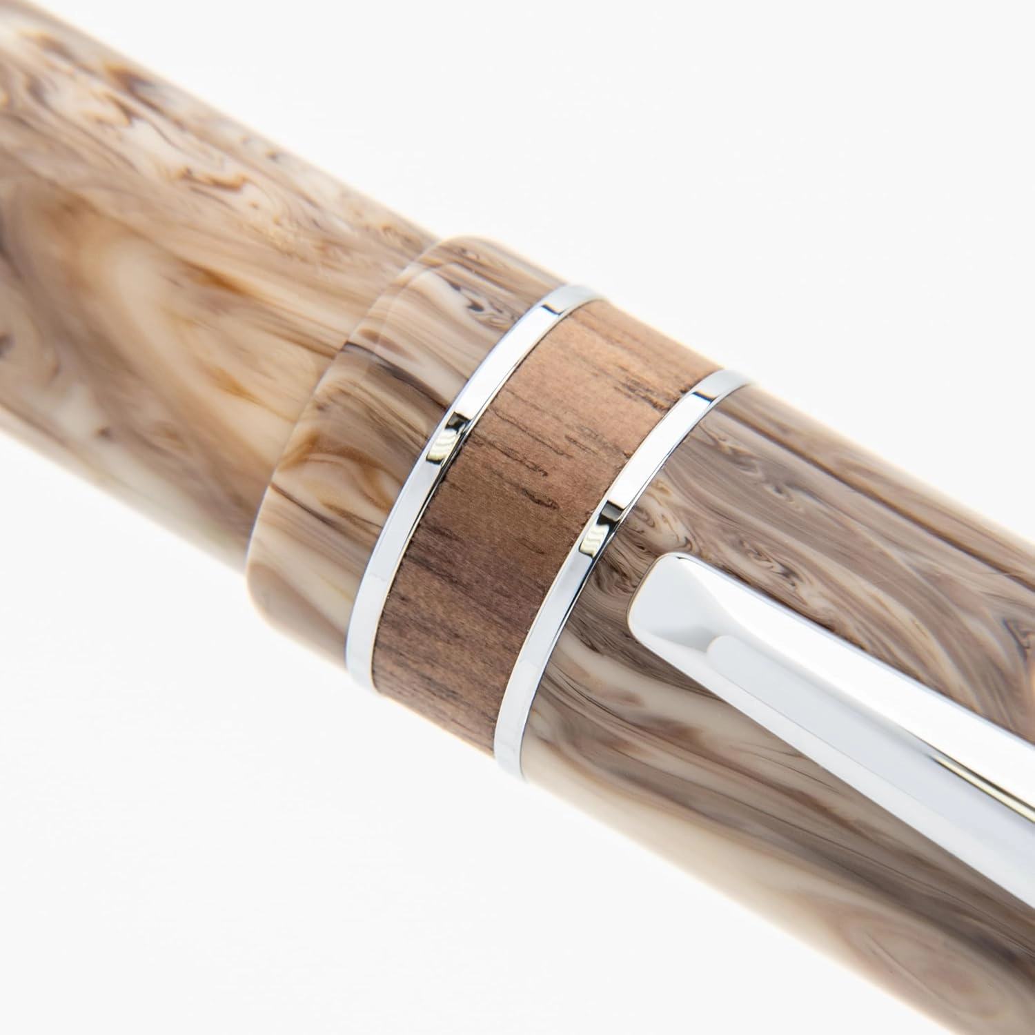 Monteverde Avenue of the Baobabs Fountain Pen (beige swirl) - M