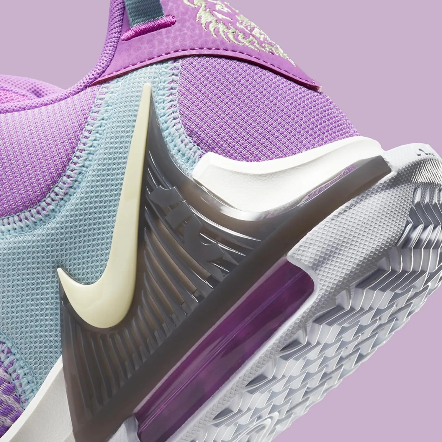 Nike Men's Gymnastics Basketball Shoes