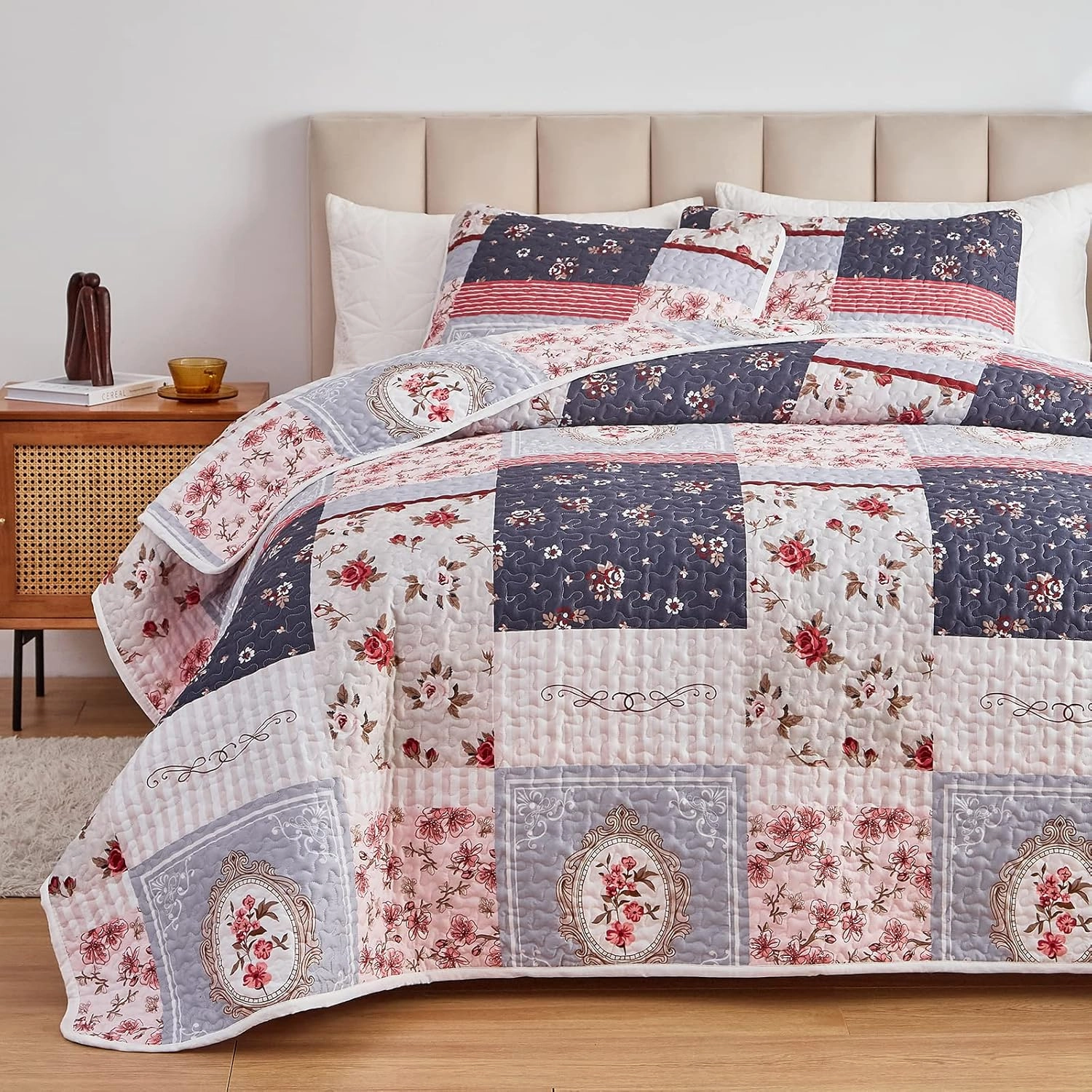 Patchwork Quilt Set Full/Queen Size, 3 Pieces Pink Purple Floral Plaid Summer Bedspread Coverlet Set, Soft Microfiber Lightweight Bed Cover for All Season (90" x 90", 1 Quilt  2 Pillow Shams)