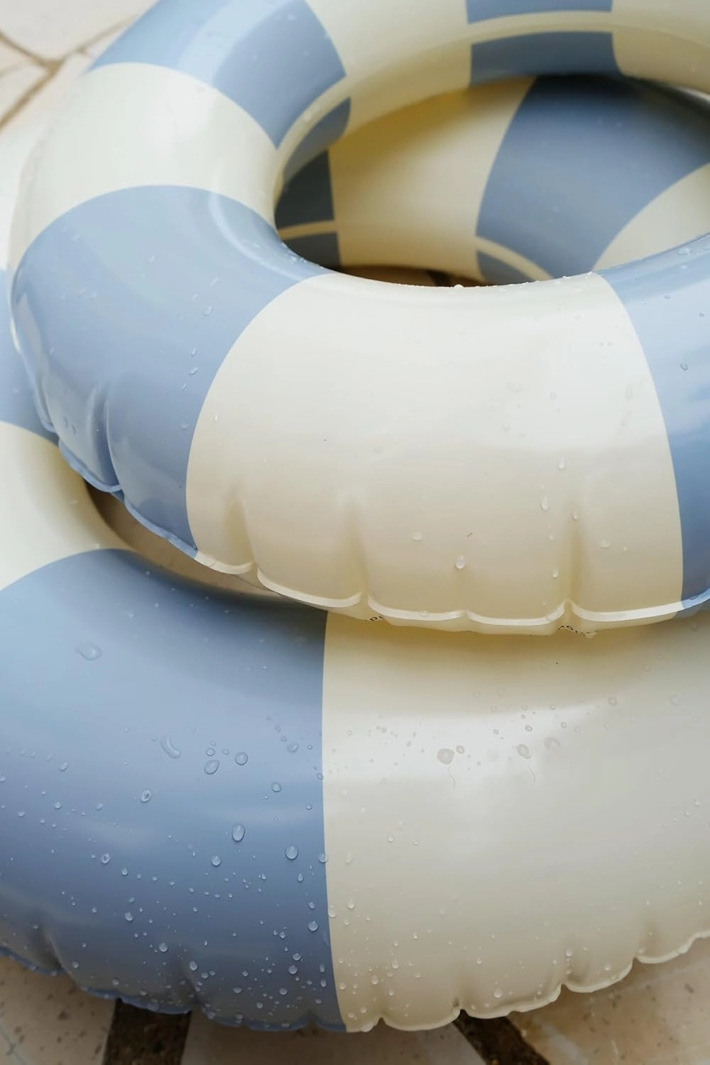 Retro Inflatable Swim Ring, Striped Pool Float for Adults, Durable Leak-Proof PVC Tube for Beach, Lake, and Pool Party – Easy to Inflate & Travel-Friendly