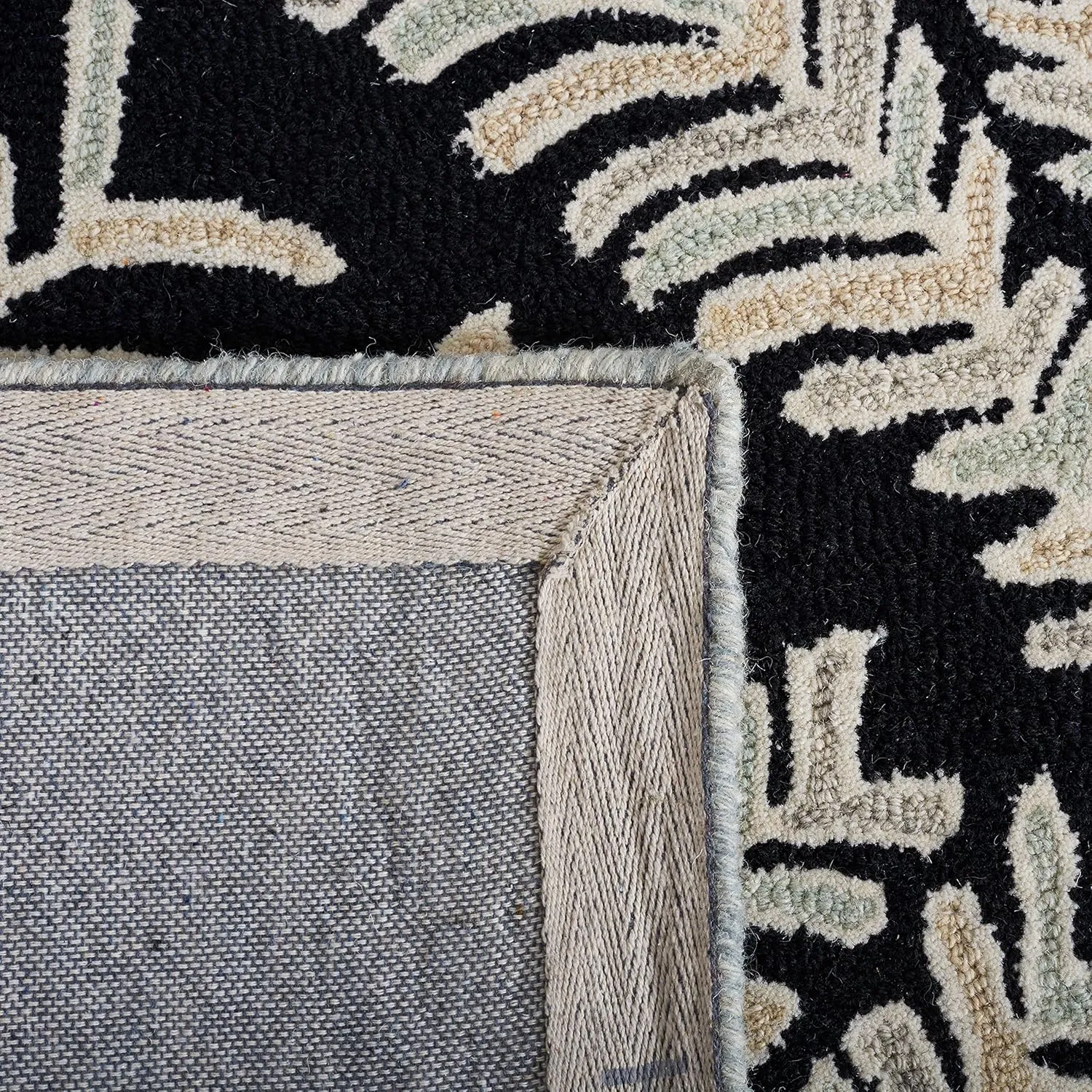 SAFAVIEH Capri Collection Area Rug - 5' x 8', Black & Ivory, Handmade Wool, Ideal for High Traffic Areas in Living Room, Bedroom (CPR208Z)