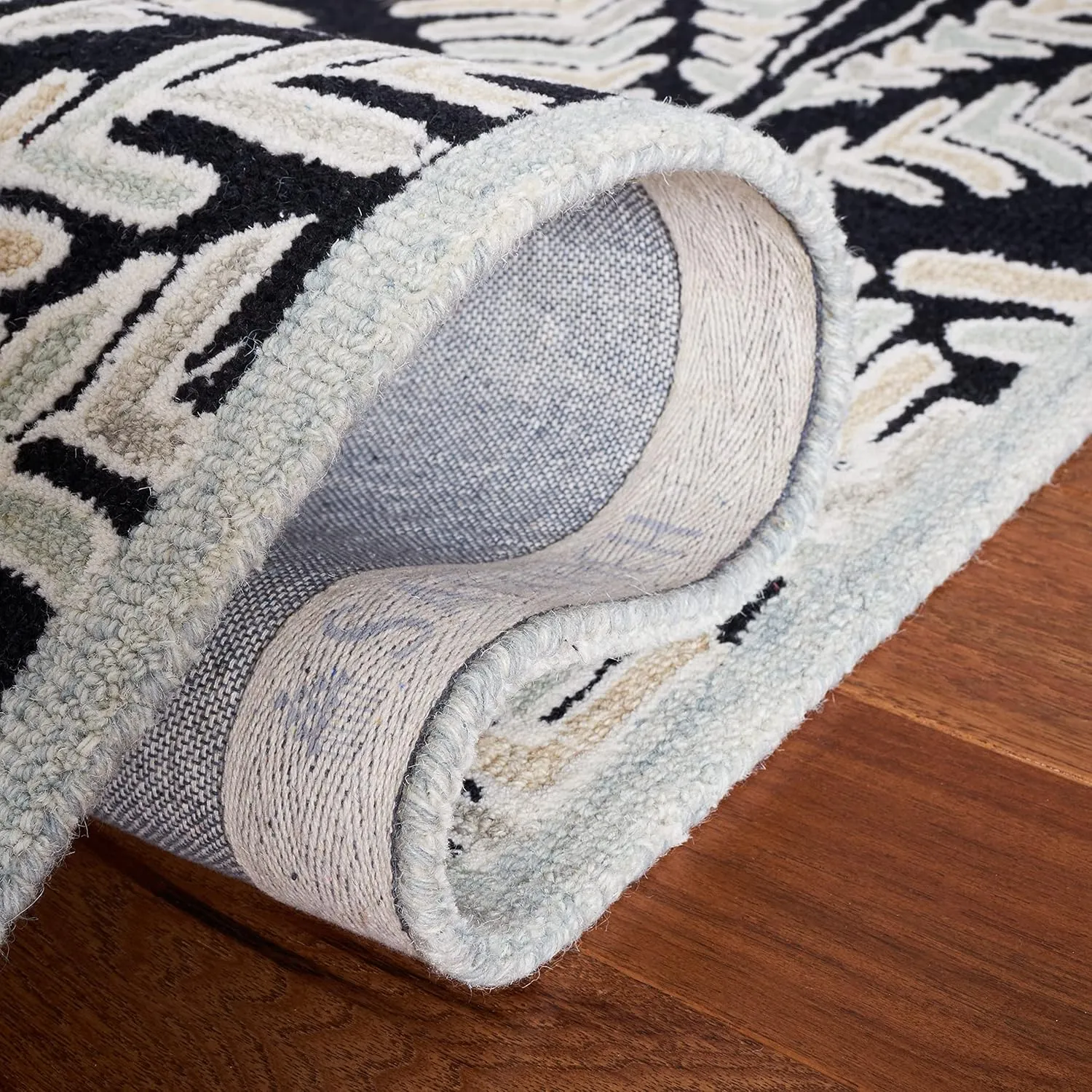 SAFAVIEH Capri Collection Area Rug - 5' x 8', Black & Ivory, Handmade Wool, Ideal for High Traffic Areas in Living Room, Bedroom (CPR208Z)