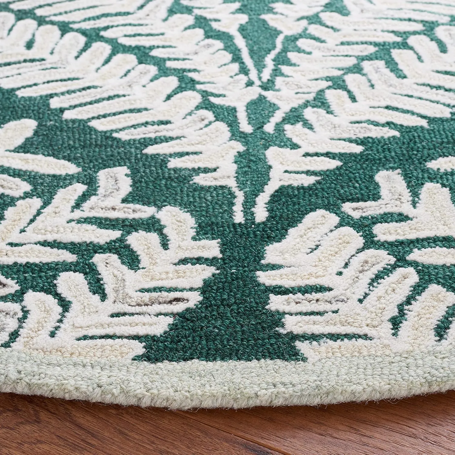 SAFAVIEH Capri Collection Area Rug - 5' x 8', Dark Green & Ivory, Handmade Wool, Ideal for High Traffic Areas in Living Room, Bedroom (CPR208Y)