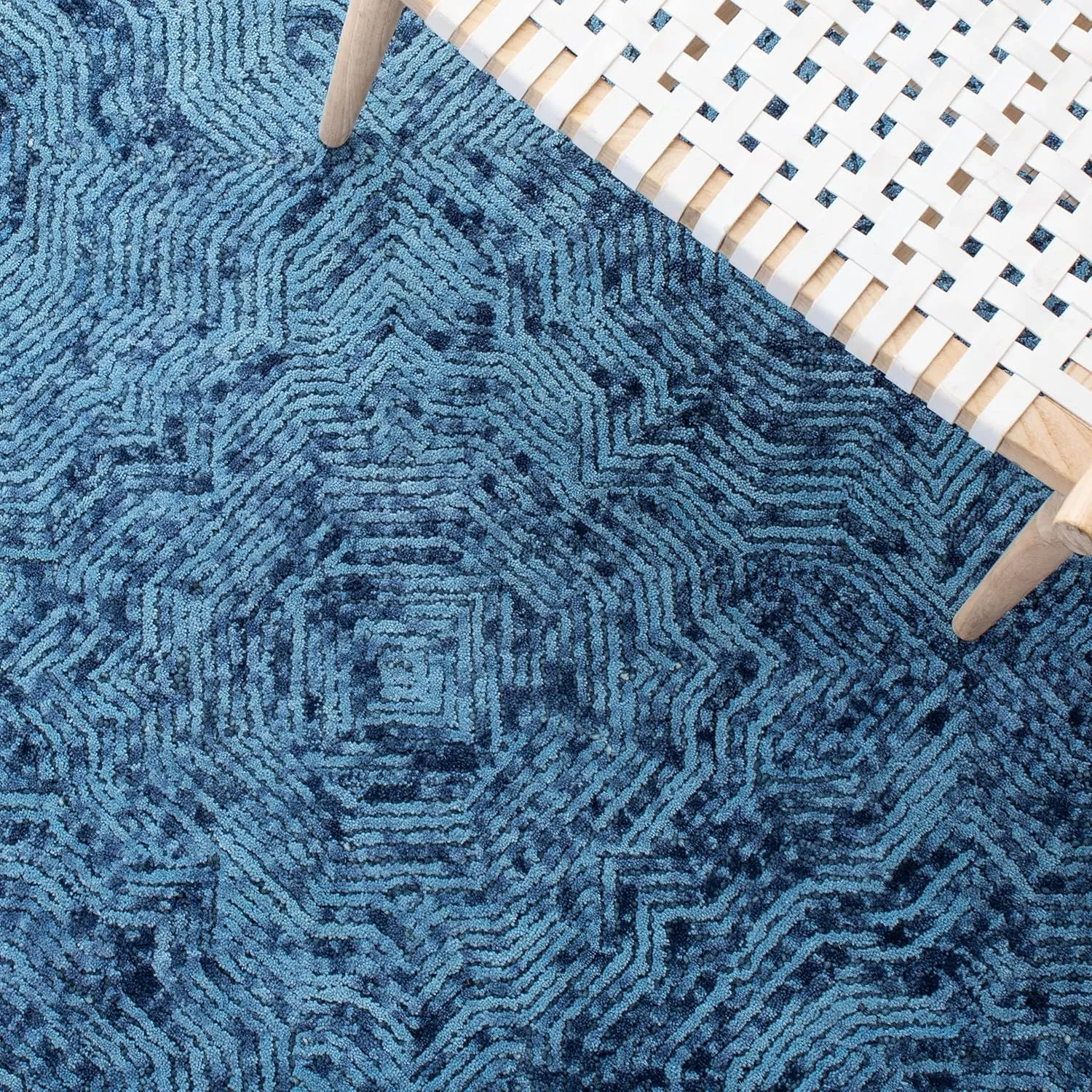 SAFAVIEH Ikat Collection Area Rug - 9' x 12', Dark Blue, Handmade Wool, Ideal for High Traffic Areas in Living Room, Bedroom (IKT506N)